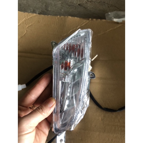 xi nhan trước và sau xe điện vespa