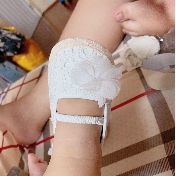Giày tập đi em bé đế mềm đính hoa dễ thương cho bé gái