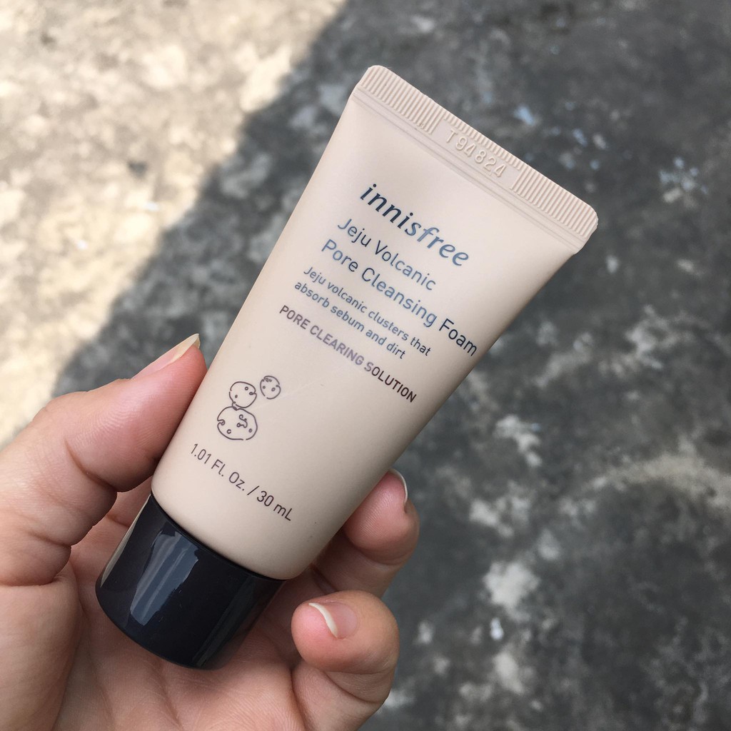 MINI 30ML_Sữa rửa mặt tro núi lửa Innisfree Volcanic Pore Cleansing Foam