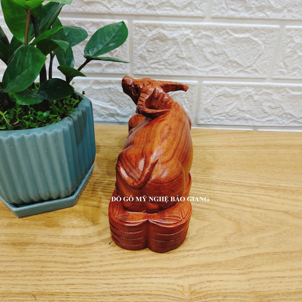 Tượng con trâu gỗ hương 20 cm