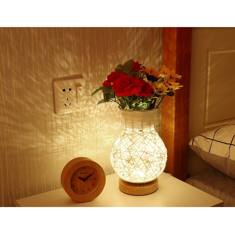 Đèn ngủ kiêm lọ hoa hình giỏ mây đan