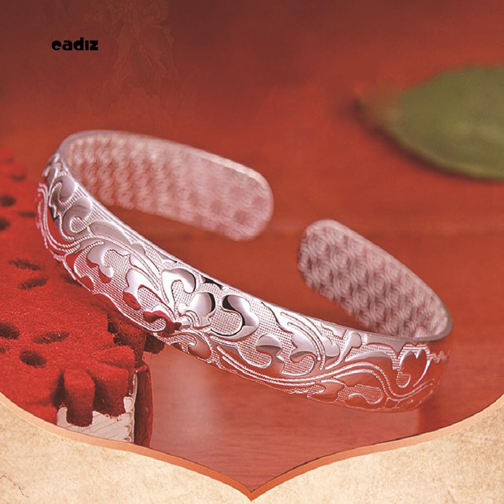 Vòng tay hở chạm khắc hoa văn sang trọng