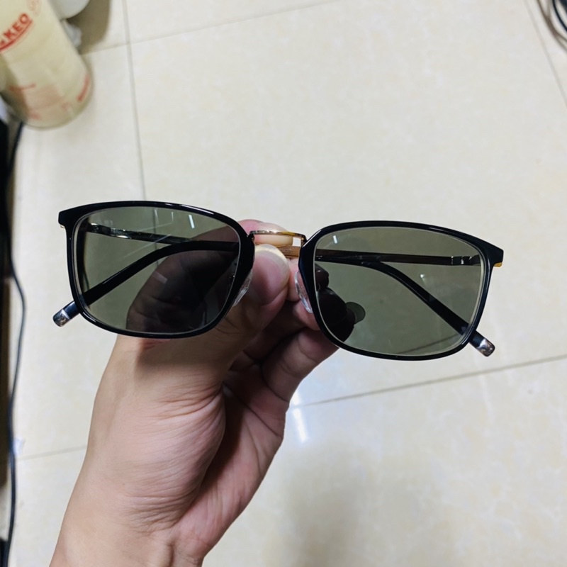 Tròng kính cận râm nhiều màu
