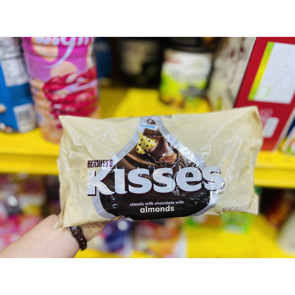 Kẹo Socola Kisses Đủ Vị Milk Chocolate Dark Chocolate Almonds Creamy Almonds Thơm Ngon Béo Ngậy Gói 315g