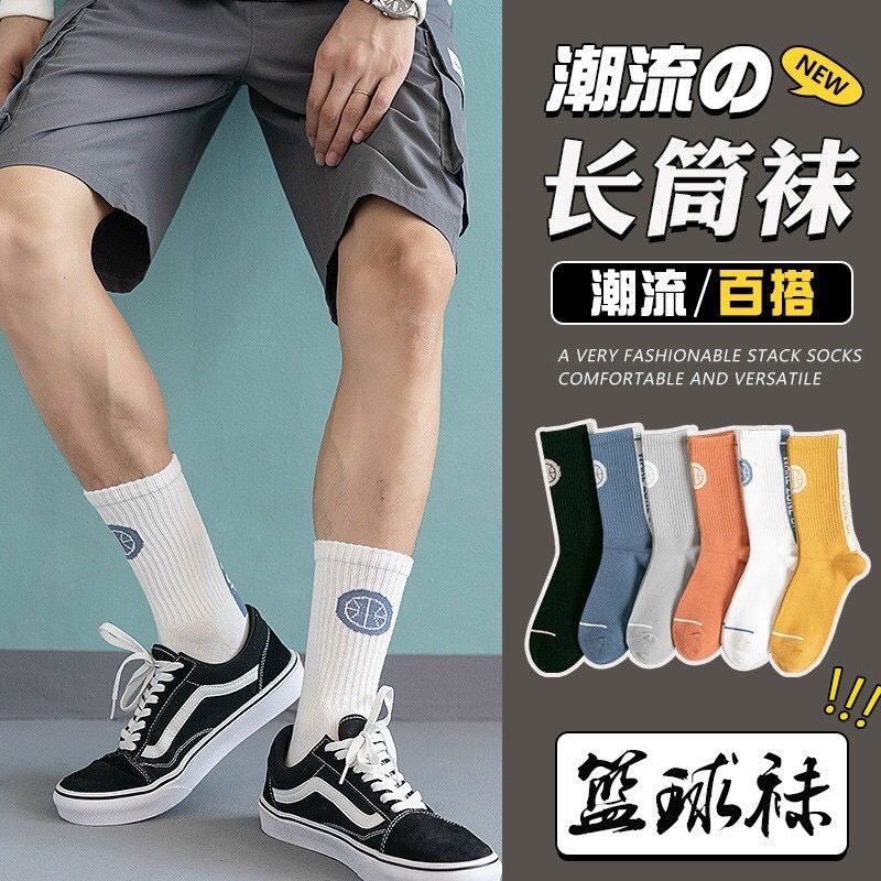 Tất cổ cao nam vớ hình thể thao năng động.