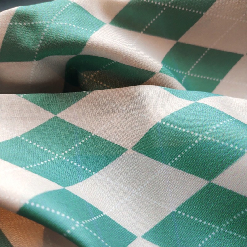 Khăn Quàng Cổ Lụa Họa Tiết Kim Cương Sang Trọng