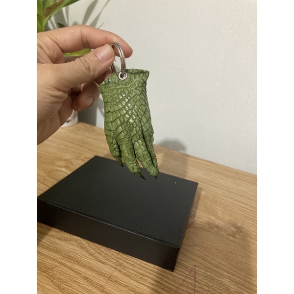 Móc khoá da bàn tay/chân cá sấu