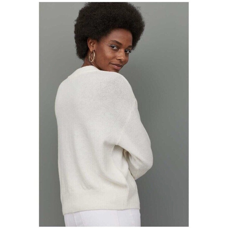 Áo len trắng HM Oh Snap