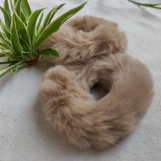 Cột tóc lông pom pom nhiều màu