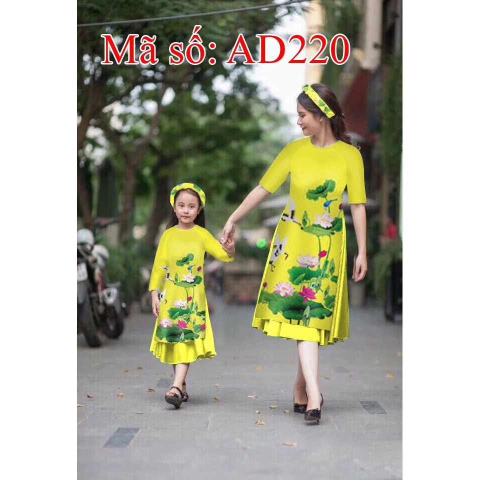 AD2200 Set áo dài cách tân mẹ và bé gấm họa tiết hoa sen nền vàng kèm váy .