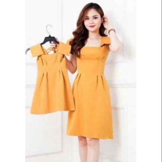 Đầm đôi mẹ và bé cổ chữ U vai đắp