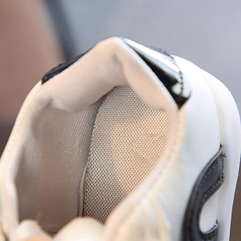 Giày thể thao có đèn LED Unisex cho bé