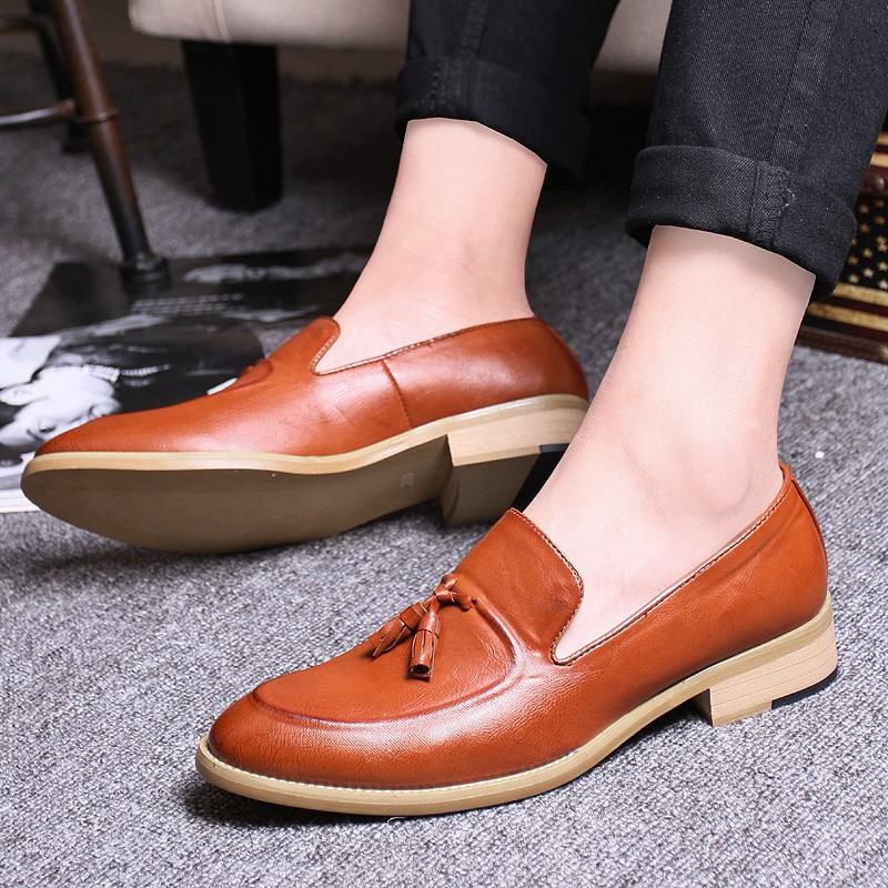 Classic business-style closed-toe leather shoes