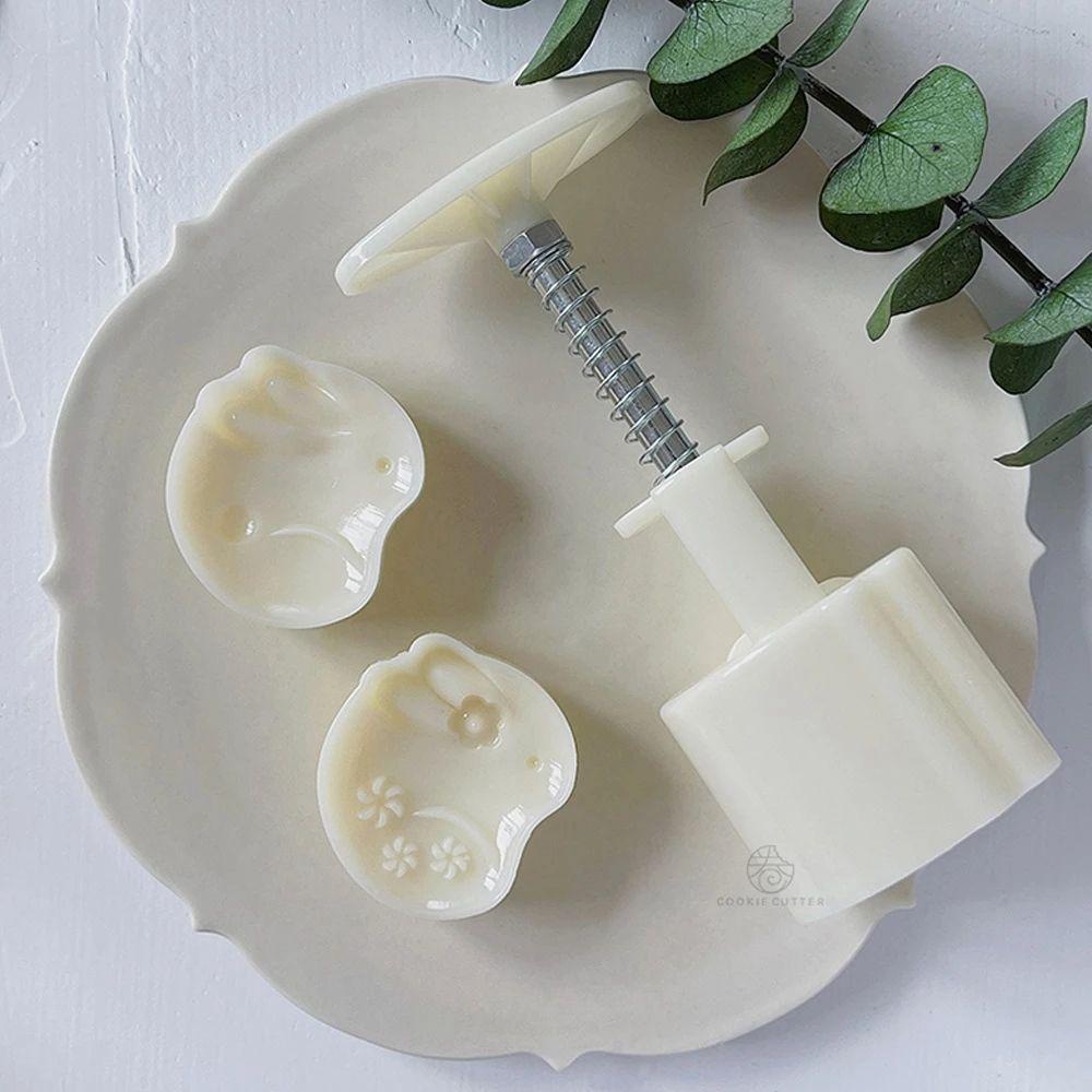 Khuôn Làm Bánh Trung Thu Hình Bộ Suit 3D Dễ Thương