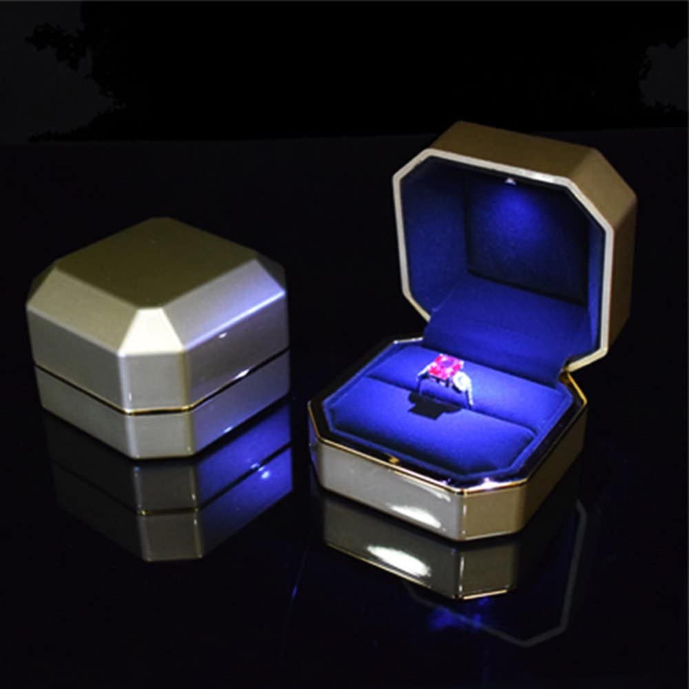 Hộp Đựng Nhẫn Đính Hôn Nhung Hình Vuông Có Đèn LED Sang Trọng