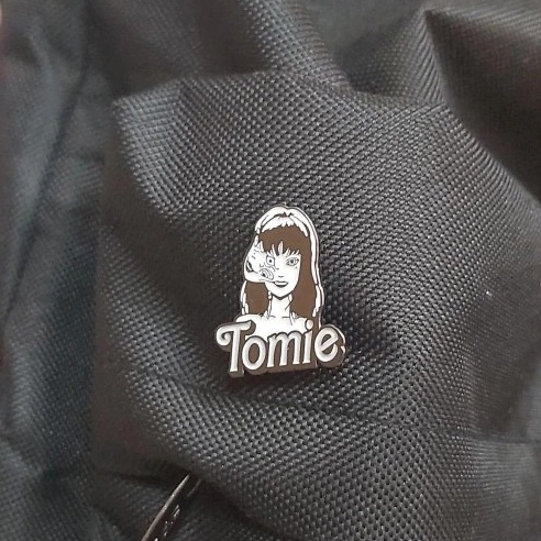 [10 MẪU] Pin cài áo manga kinh dị Tomie Uzumaki Vòng xoắn ốc Souichi Tsujii Slug Girl tác giả Junji Ito -  GC443