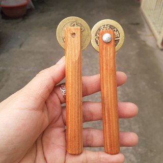 Đồng xu cạo gió đánh gió cán gỗ (9cm)