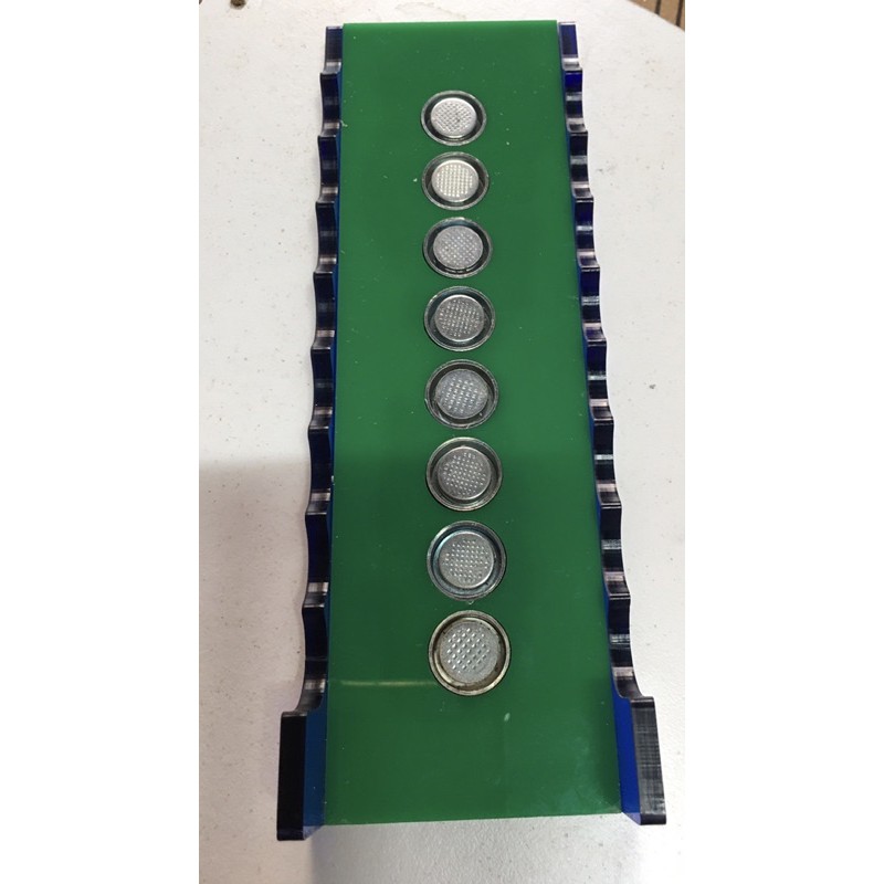 Đế kẹp pin 8 cell 18650 có nam châm giữ pin