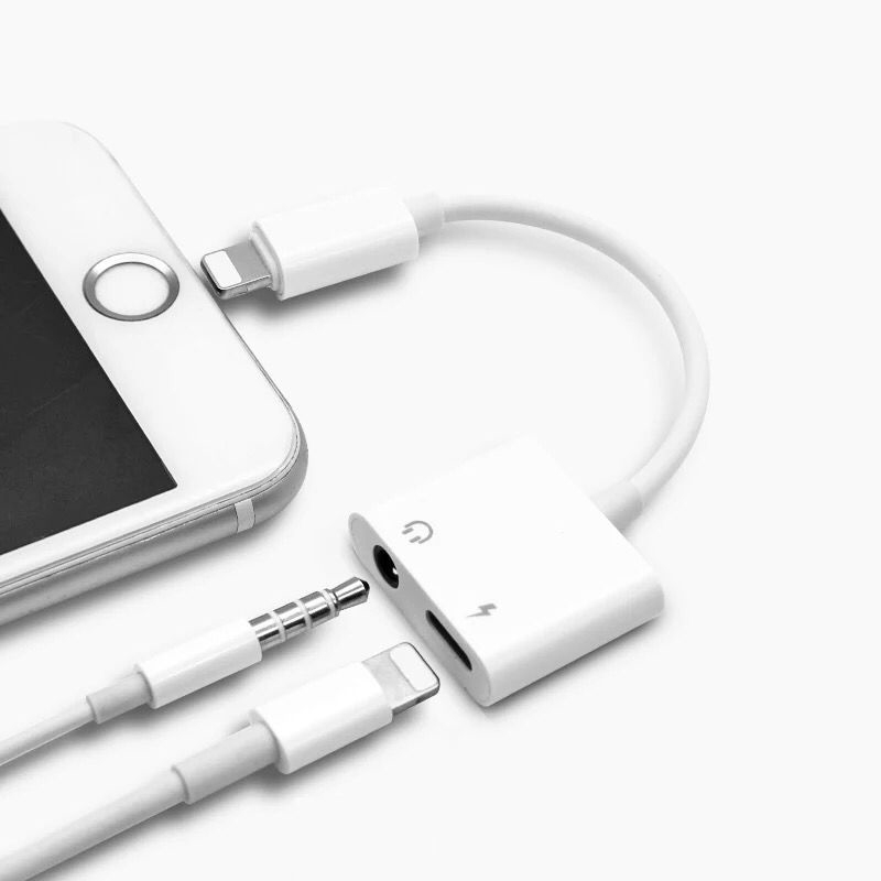 2 in 1 Charger Listening Adapter For IPX 8 7 Charge Adapter 3.5mm Jack AUX Splitter