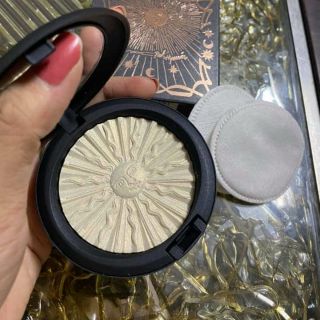 Phấn highlight bắt sáng MAC Extra Dimension Skinfinish phiên bản Pony Park: