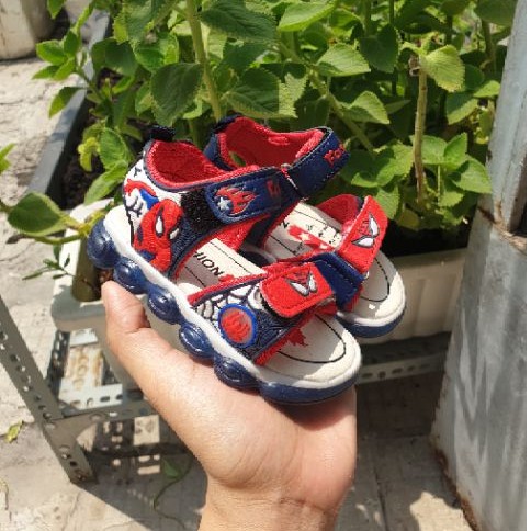 Dép Sandal Người Nhện Có Đèn Cho Bé Trai 1-2 Tuổi
