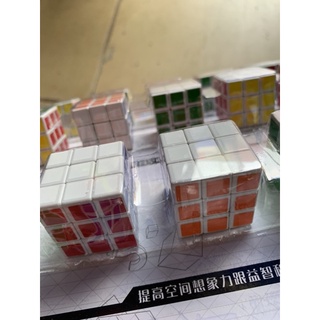 Rubic 3x3 siêu hấp dẫn( 20 chiếc 1 vỉ ) !!!!