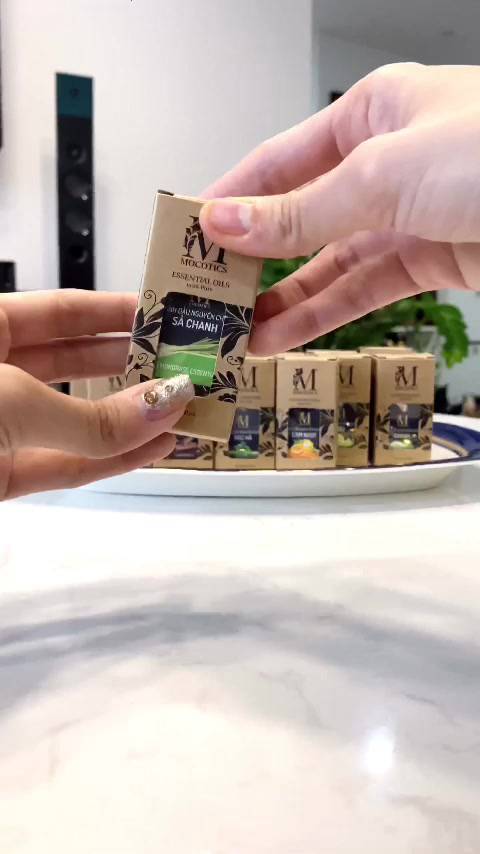 Vỏ chai lọ đựng tinh dầu lục lăng Mocotics 8ml treo xe ô tô - khử mùi - treo tủ quần áo | BigBuy360 - bigbuy360.vn