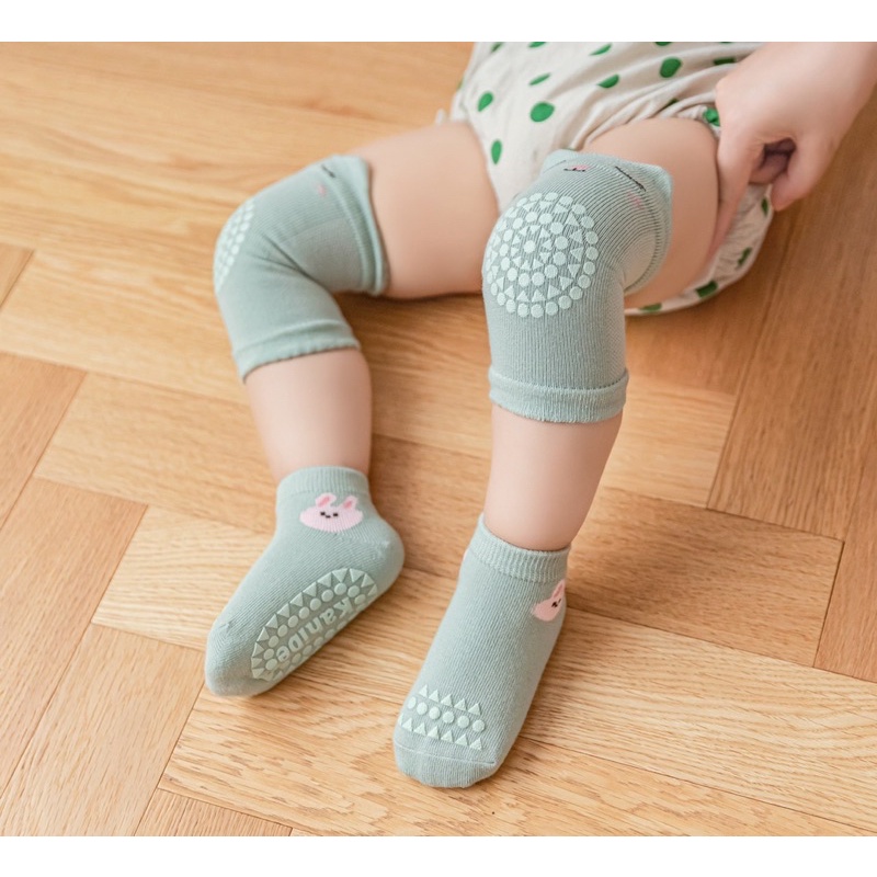 Set vớ + tất tập bò cho bé chống trợt