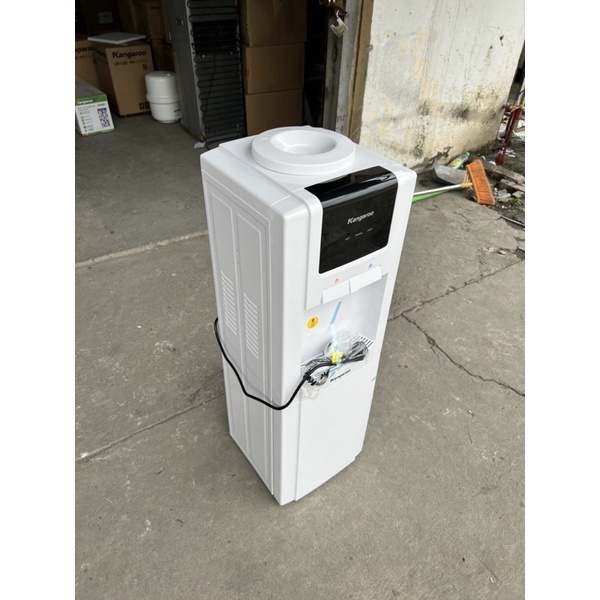 Cây nước nóng lạnh , máy làm nóng lạnh nước uống Kangaroo KG32N