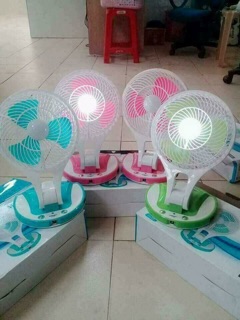 Quạt tích điện mini