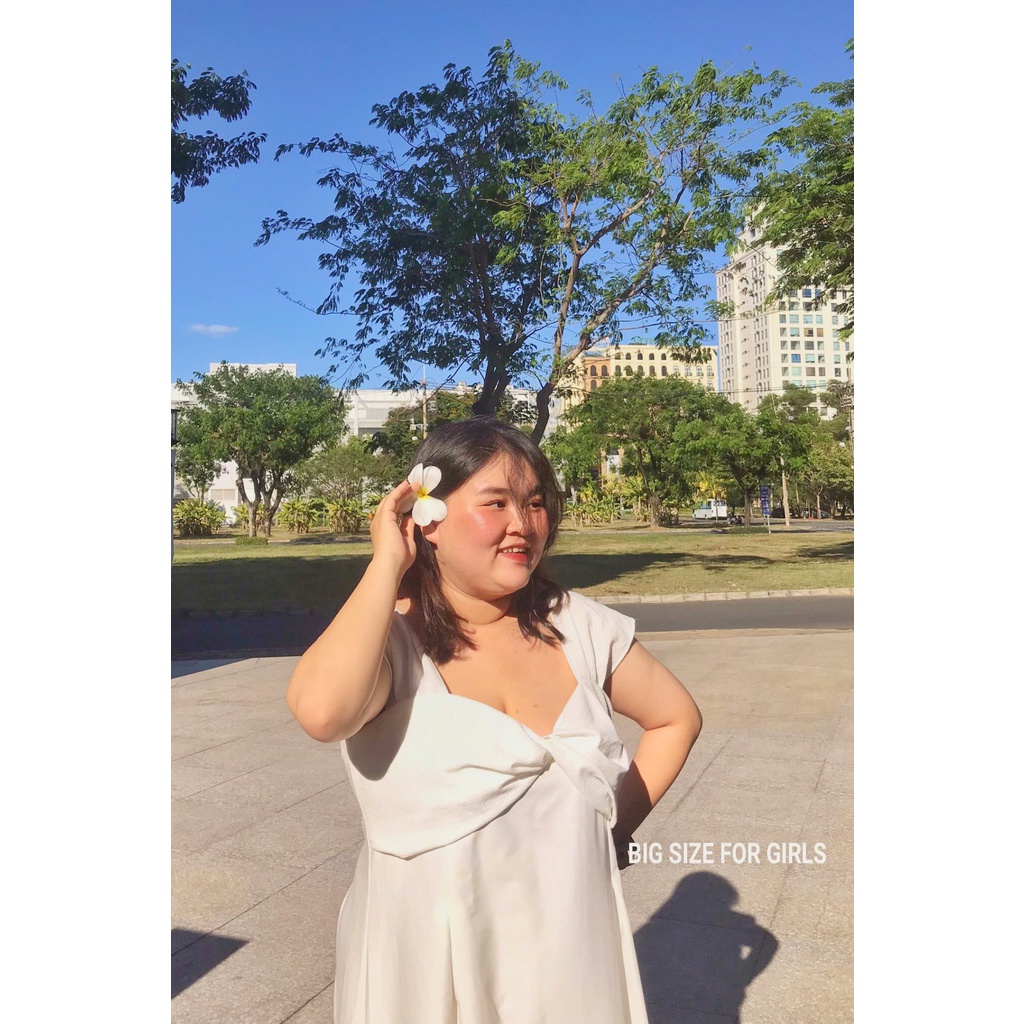 ĐẦM XOẮN NGỰC NƠ -D562