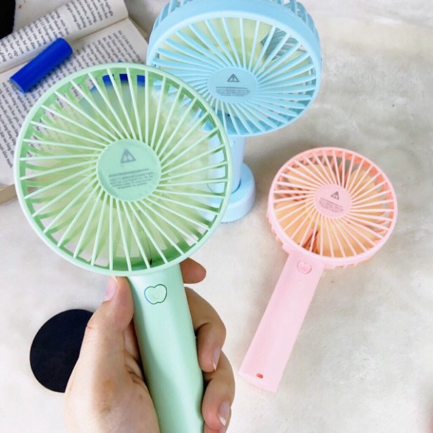 Quạt mini cầm tay đầy đủ phụ kiện pin , đế, dây sạc
