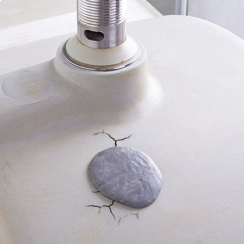 Keo epoxy putty hỗ trợ sửa chữa hệ thống ống nước/ đường ống bằng silicon