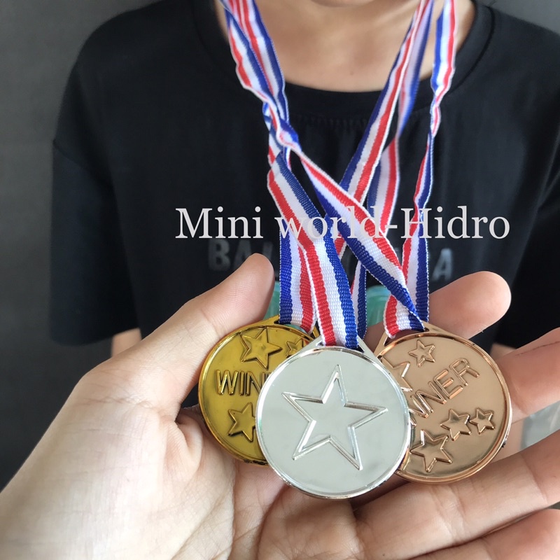 Mô hình huy chương vàng bạc đồng vô địch mini dùng cho trẻ em.