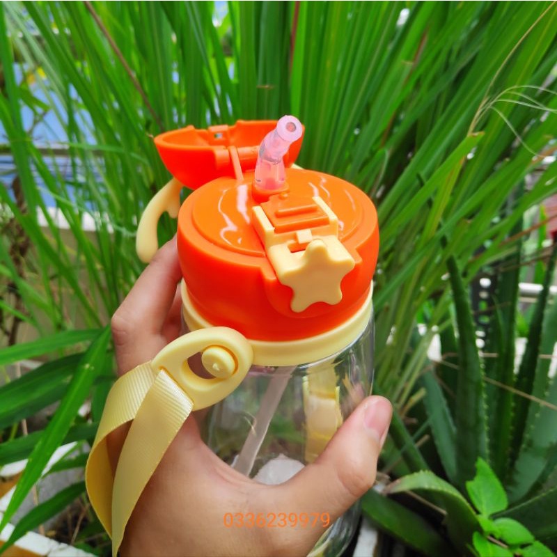 Bình nước trẻ em bằng nhựa có ống hút cho bé