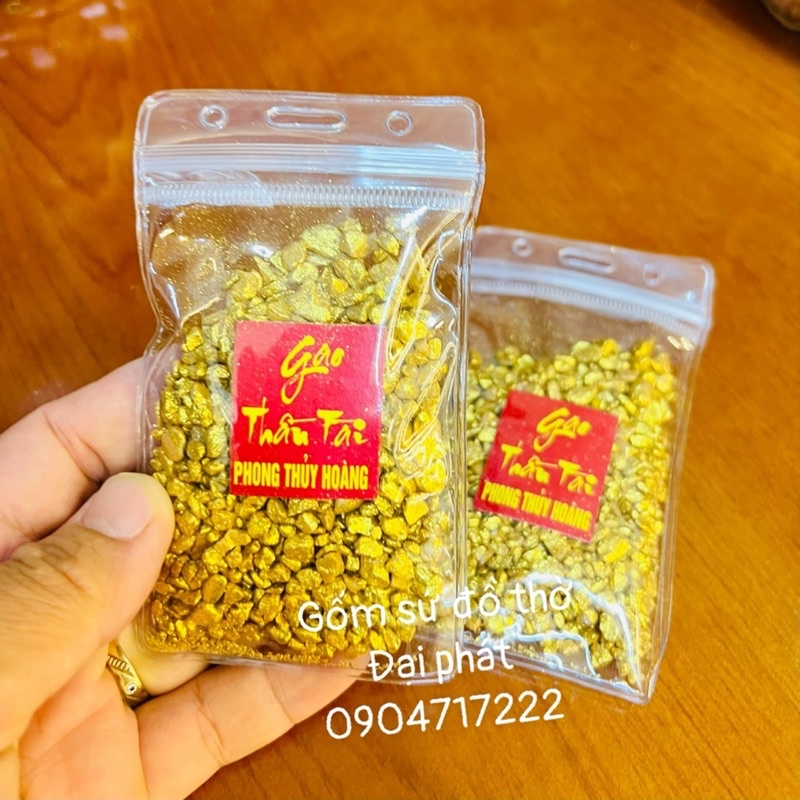 Gạo vàng thần tài, gạo vàng nạp cốt và trộn tro bát hương trước khi bốc để cầu tài Lộc giàu sang Phú quý
