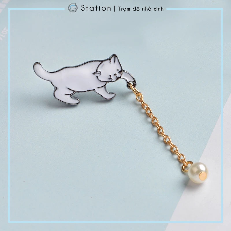Pin cài áo mèo đùa giỡn phối xích - GC184
