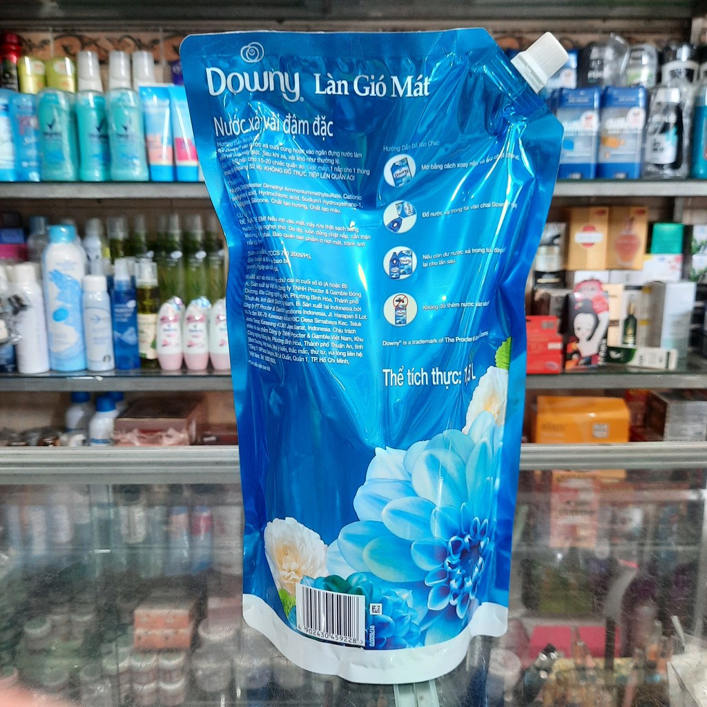 Nước xả vải Downy làn gió mát túi 1.5L