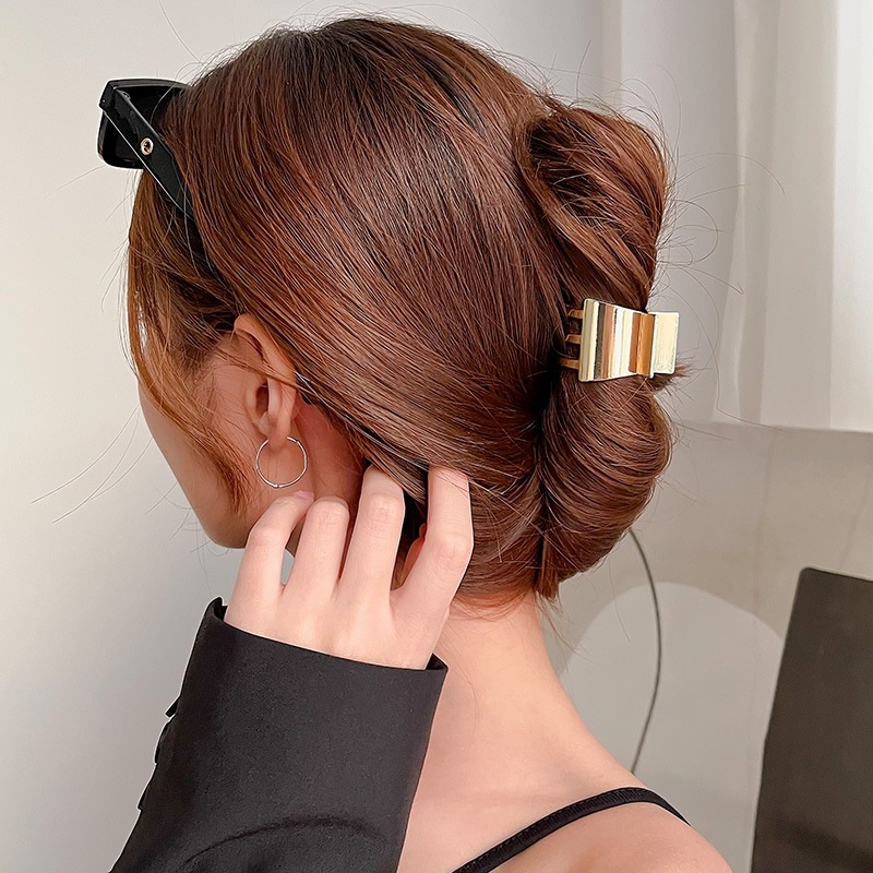 Kẹp Tóc Kim Loại Hình Cá Mập Mini Thiết Kế Hở Lưng Độc Đáo