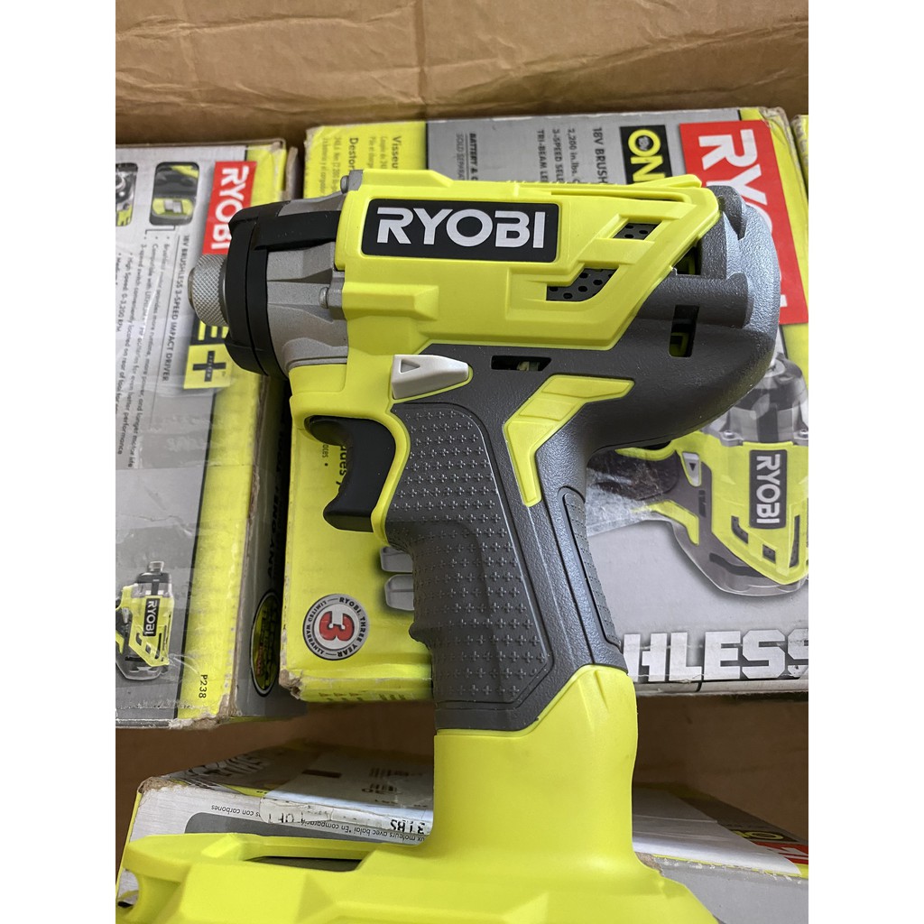 BN. Máy khoan vặn vít Brushless 3 cấp chỉnh lực Ryobi 18v P238 mới 100%.