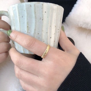 Nhẫn xoắn vintage