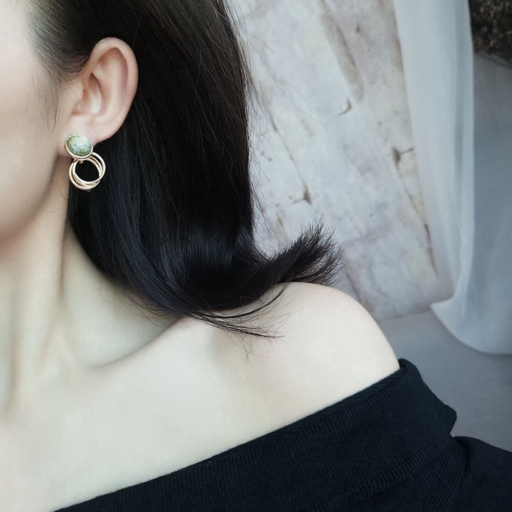 Đôi khuyên tai dáng tròn phong cách Hàn Quốc thời trang