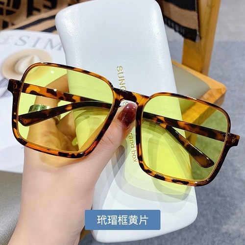 Kính mát gọng thời trang cho nữ 2021