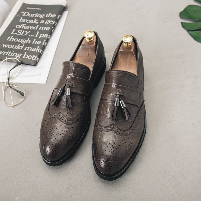 Men's leather shoes with luxurious tassels