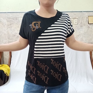 Áo Thun Trung Niên Nữ Phối Sọc Đính Đá Lai Và Ngực Áo