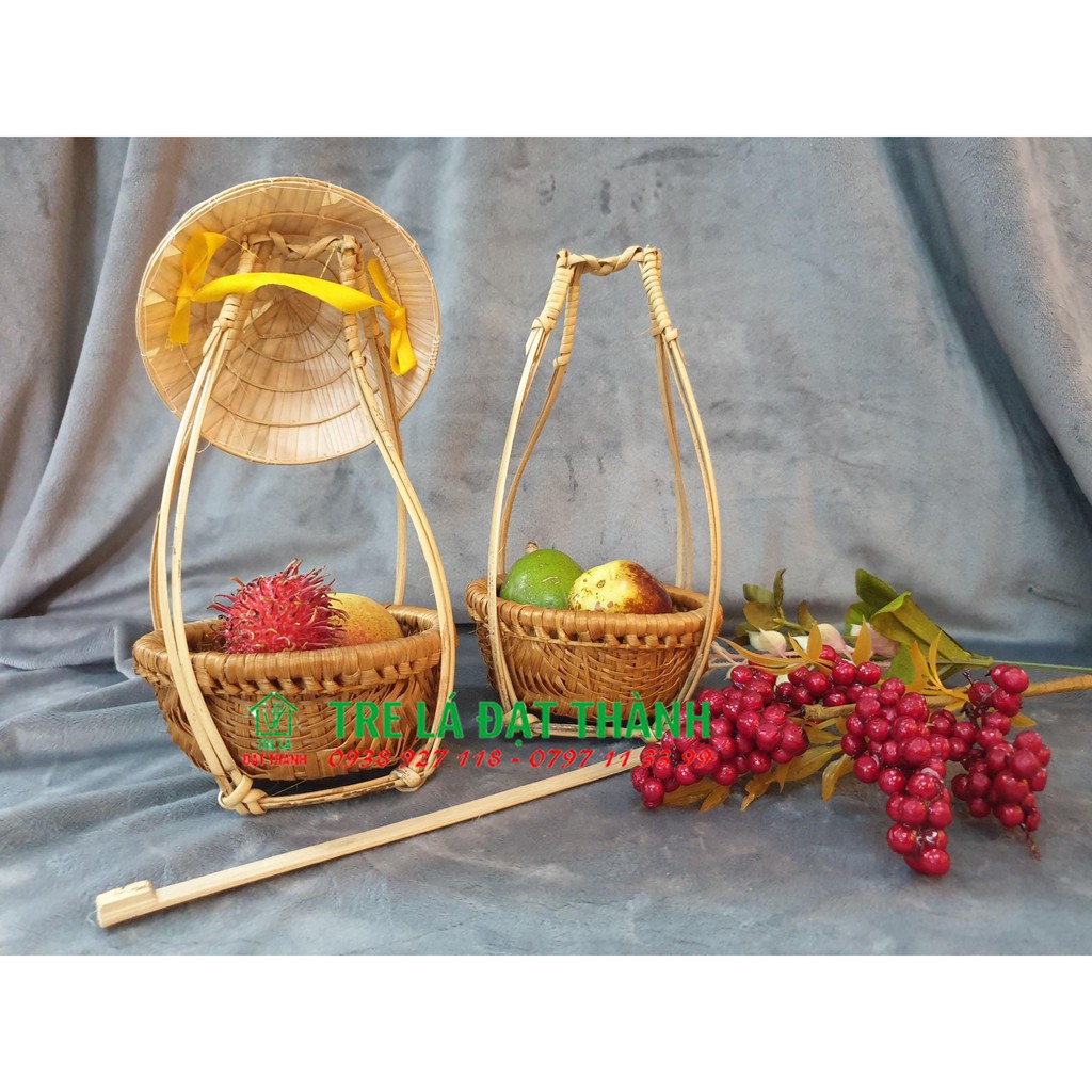 Quang gánh tre trang trí giá rẻ cho nhà hàng quán ăn, gồm 2 thúng 1 đòn, 2 giắng gánh