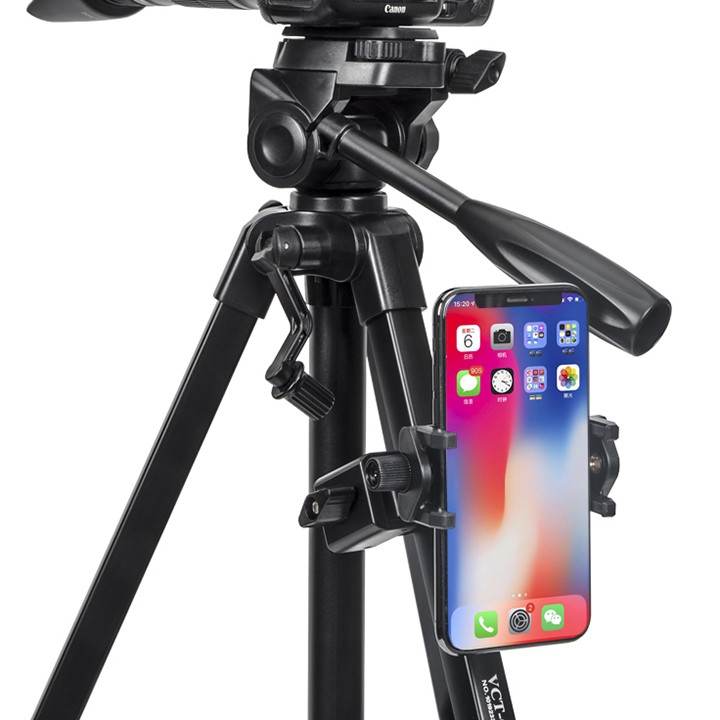 Kẹp điện thoại lên thân tripod Livestream nhiều máy