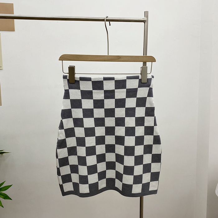 Chân váy chữ A họa tiết kẻ ô vuông thời trang nữ tính