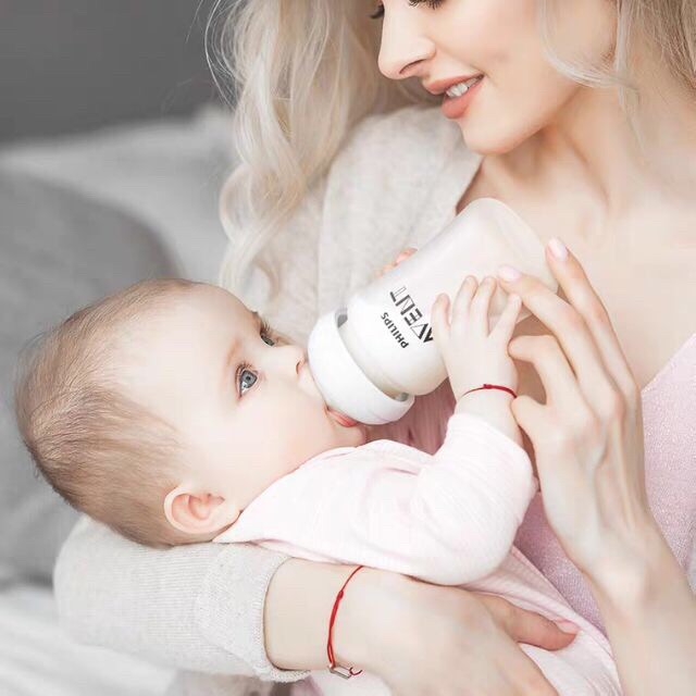 Bình sữa thủy tinh Philips Avent tráng silicon 125ml và 240ml cho bé