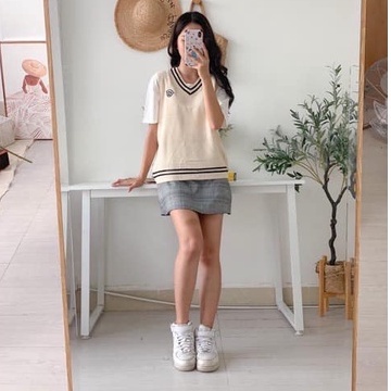 Áo gile nữ cổ V nổi bật quốc dân 3 màu đen be. Áo gile nữ form rộng thời trang vintage